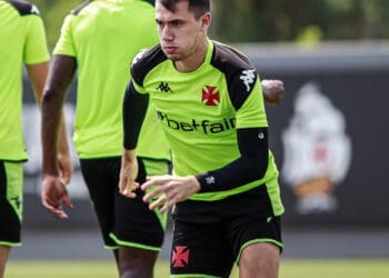 Vasco compartilha imagens do treino realizado neste sábado no CT Moacyr Barbosa; confira.