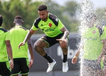 Jair participa de treinamentos com a equipe e se aproxima de seu retorno.