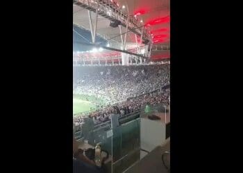 Confira a euforia da torcida do Vasco após o gol de Philippe Coutinho contra o Urubu.