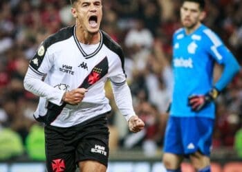 Vasco compartilha imagem da celebração de Philippe Coutinho após marcar contra o Urubu
