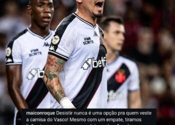 Maicon: ‘Desistir não é uma alternativa para aqueles que carregam a camisa do Vasco!’