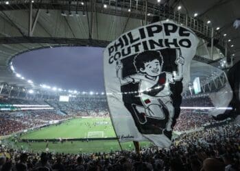 Vasco compartilha imagens dos torcedores no Maracanã.