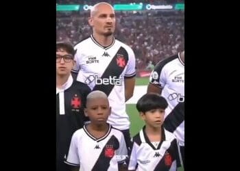 Veja os lances de Maicon diante do Urubu.