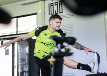 Com o retorno de Vegetti, o Vasco compartilha imagens do treino realizado nesta quarta-feira na academia do CT Moacyr Barbosa; confira.