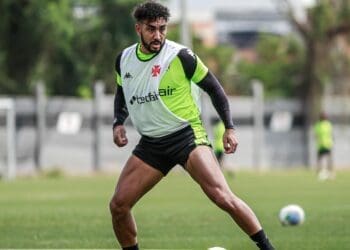 Vasco compartilha imagens do treino nesta quarta-feira no campo do CT Moacyr Barbosa; confira