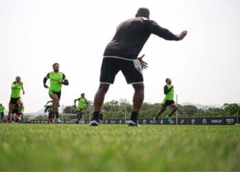 Elenco do Vasco realiza treino no CT Moacyr Barbosa na manhã desta sexta-feira; confira a imagem.