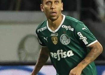 Lateral Marcos Rocha não embarca para Brasília e fica de fora do jogo do Palmeiras contra o Vasco neste domingo.