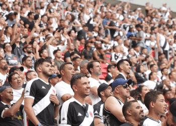 Mané Garrincha está repleto para o jogo entre Vasco e Palmeiras; confira as fotos.