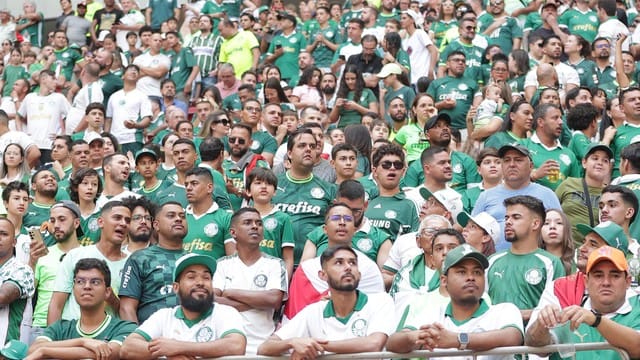 20240922-155244-2-torcida-do-palmeiras-no-mane-garrincha-foto-lucas-magalhaes Torcida do Palmeiras no Mané Garrincha (Foto: Lucas Magalhães)