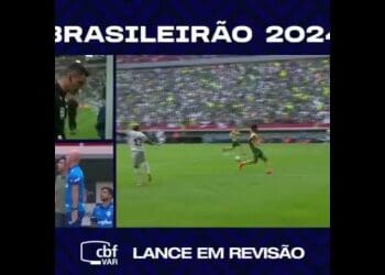 Vídeo revela um lance que foi anulado pelo árbitro após revisão no VAR; a bola tocou a mão de um jogador do Palmeiras.