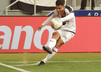 Philippe Coutinho atinge a marca de 50 partidas pelo Vasco; confira os dados.