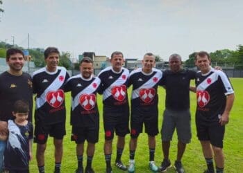 Ídolos do Vasco marcaram presença em evento no CT de Valdir Bigode