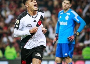 Payet e Philippe Coutinho foram os atletas que protagonizaram o maior número de ações progressivas em confronto com o Palmeiras.