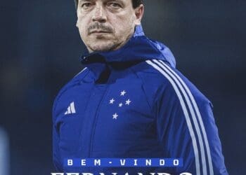 Próximo desafiante do Vasco, Cruzeiro divulga a contratação de Fernando Diniz como novo treinador.