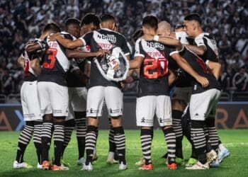 Com base na média obtida nas últimas temporadas, o Vasco necessita de 22 pontos adicionais para assegurar uma vaga na Libertadores.