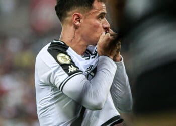 Philippe Coutinho expressa alegria ao concretizar um sonho ao balançar a rede contra o Flamengo no Maracanã: ‘Uma imensa felicidade’