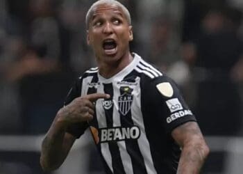 Adversário do Vasco na Copa do Brasil, Atlético-MG despacha o Fluminense da Libertadores com dois gols de Deyverson.