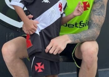 Filho do ex-atacante Thalles, Pedro visitou o CT Moacyr Barbosa nesta sexta-feira.