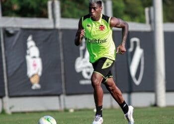 Emerson Rodríguez é titular nos treinos e poderá ter a oportunidade de jogar contra o Cruzeiro.