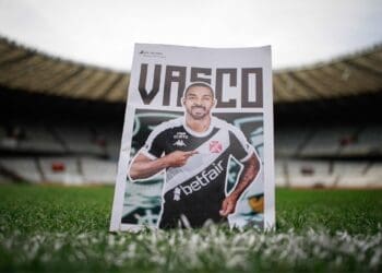 Paulo Henrique é o destaque da Revista do Vasco #10, que será distribuída neste domingo no Mineirão.