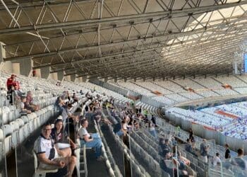 Torcida do Vasco começa a desembarcar no Mineirão