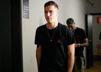 Vasco compartilha imagens da chegada do time ao Mineirão; confira