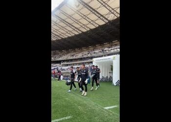 Vasco compartilha clipes do aquecimento da equipe no Mineirão; confira o vídeo.