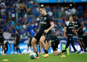 Veja imagens do aquecimento da equipe do Vasco no Mineirão.