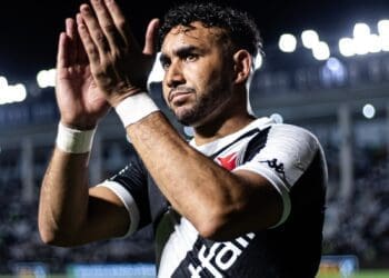 Payet permaneceu no banco de reservas durante toda a partida contra o Cruzeiro.