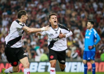 Philippe Coutinho tenta conquistar sua primeira vitória com o Vasco diante do Atlético-MG.