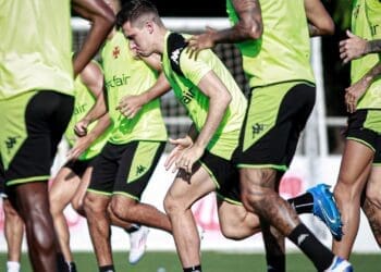 Elenco do Vasco realizou treinamento nesta terça-feira em Belo Horizonte; confira as fotos