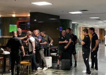 Vídeo exibe Pedrinho no hotel do Vasco em Belo Horizonte; confira