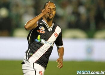 Campeão da Copa do Brasil pelo Vasco, Alecsandro elogia Vegetti e antecipa conquista vascaína