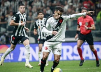 Veja a sequência de imagens do gol de Philippe Coutinho contra o Atlético-MG.