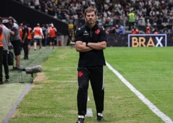 Sequência de 35 dias fora de São Januário culmina com 2 pontos no Campeonato Brasileiro e Vasco ainda na disputa da Copa do Brasil.