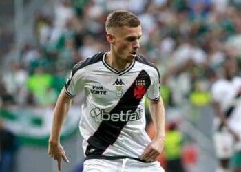 Rafael Paiva comenta sobre Maxime Dominguez: ‘Ele tem mostrado um bom desempenho nos treinos. É um atleta que está se ajustando à agilidade do jogo’.