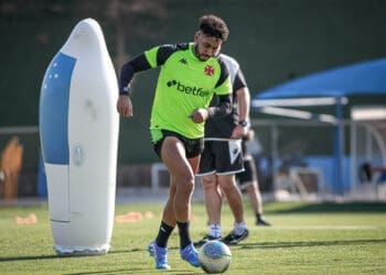 Payet tem a possibilidade de retornar ao time titular na partida contra o Juventude.