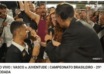 Pré-jogo de Vasco x Juventude apresenta pedido de casamento nas arquibancadas de São Januário