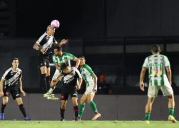 Torcida criticou o time do Vasco após o empate contra o Juventude