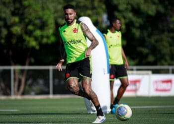 Jair deve ser a grande atração do Vasco na partida contra o São Paulo.