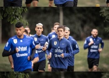 Veja imagens de Puma Rodríguez durante o treinamento da Seleção Uruguaia.
