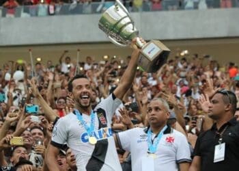 Nenê pode assumir a diretoria do Vasco assim que se desligar do Juventude.