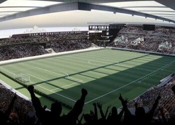 Vasco planeja adicionar gramado sintético na renovação de São Januário.