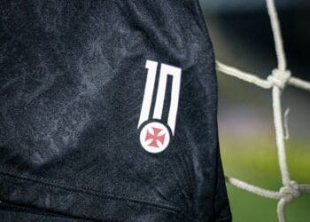 Às 10h do dia 10/10, Vasco publicou informações sobre a camisa preta em tributo a Dinamite.