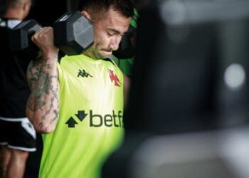 Vasco compartilha imagens da sessão de treinamento desta sexta-feira na academia do CT Moacyr Barbosa; confira.