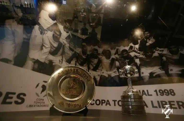 20241011-151157-2-vasco-vai-definir-o-que-sera-feito-com-trofeus-antes-da-reforma-de-sao-januario-foto-divulgacaovasco-1 Vasco vai definir o que será feito com troféus antes da reforma de São Januário (Foto: Divulgação/Vasco)