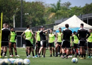 Vasco compartilha imagem do treino deste sábado: ‘Continuamos com nossa programação de treinos no CT Moacyr Barbosa’