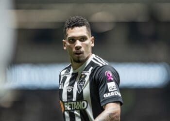 Atlético-MG se prepara para a estreia de Paulinho na partida contra o Vasco pela Copa do Brasil