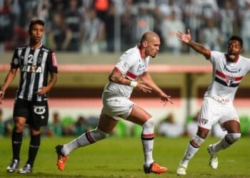 Algoz do Atlético-MG em 2016, Maicon procura conquistar seu 1º título no Brasil com o Vasco
