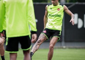 Vasco compartilha imagens do treino realizado nesta segunda-feira; confira